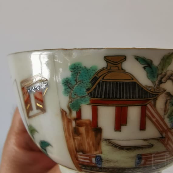 Famille-Rose Tasse mit Untertasse, China, wohl Yongzheng/Qianlong Periode (18. Jhdt).