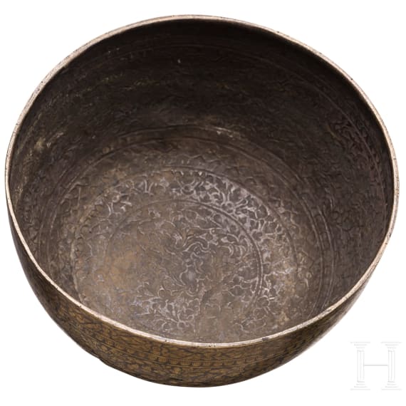 Silver bowl with all-over floral and figurative decoration on the exterior, niello and gilding, Thailand, 19th century.