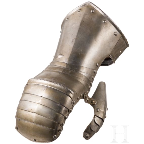 A German right armoured gauntlet, ca. 1560