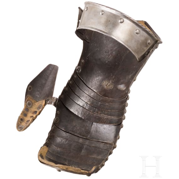 A German right armoured gauntlet, ca. 1560