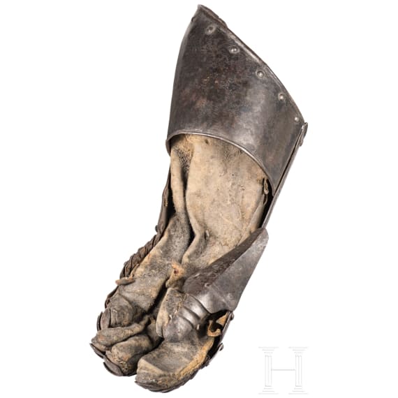 A cuirassier's left armoured gauntlet, ca. 1600