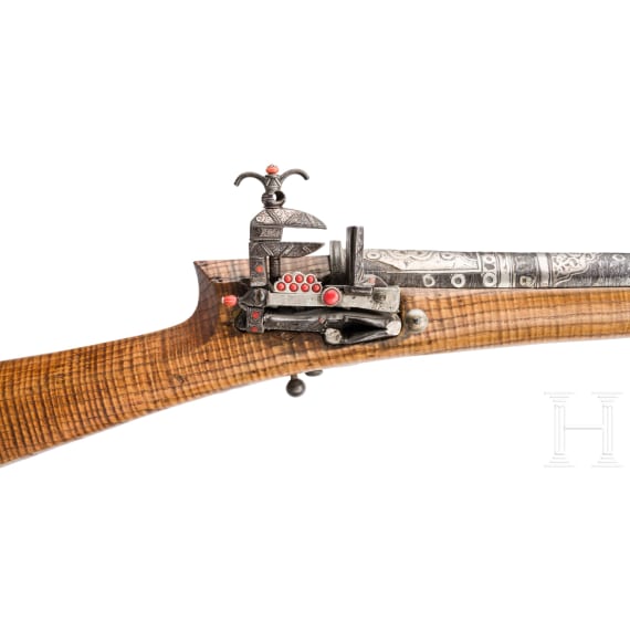 Silbereingelegte und korallenverzierte Wallb&uuml;chse, osmanisch, um 1700