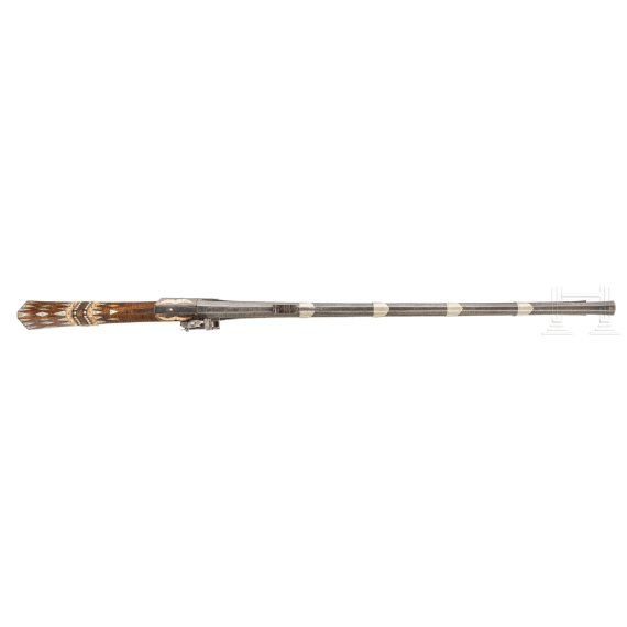 Perlmutteingelegtes Miquelet-T&uuml;fek mit Shiras-Einlagen, osmanisch, 18. Jhdt.