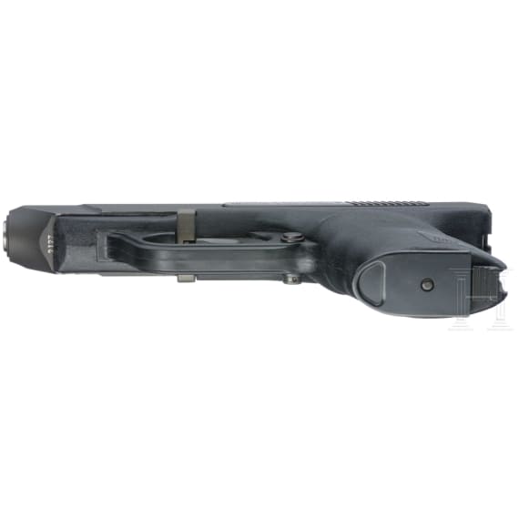 Heckler & Koch Mod. VP 70 Z, 1. Ausf&uuml;hrung, mit Anschlagschaft und Beriemung, dazu Magazintasche