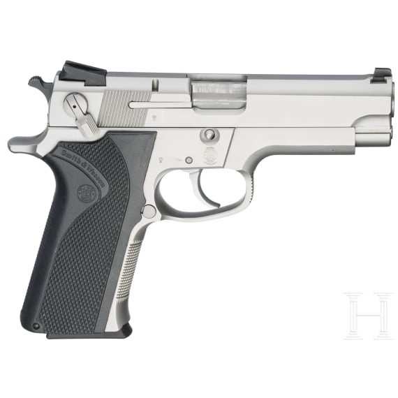 A Smith & Wesson Mod. 4006