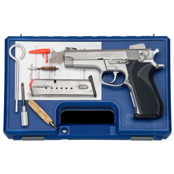 A Smith & Wesson Mod. 5906