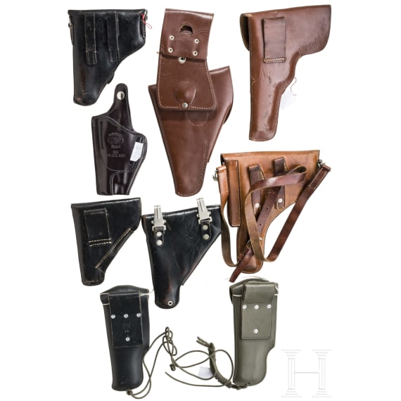Neun Pistolentaschen
