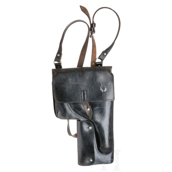 An SPsh-44 flare gun, with a GDR holster