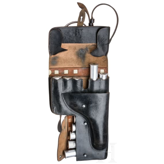 An SPsh-44 flare gun, with a GDR holster