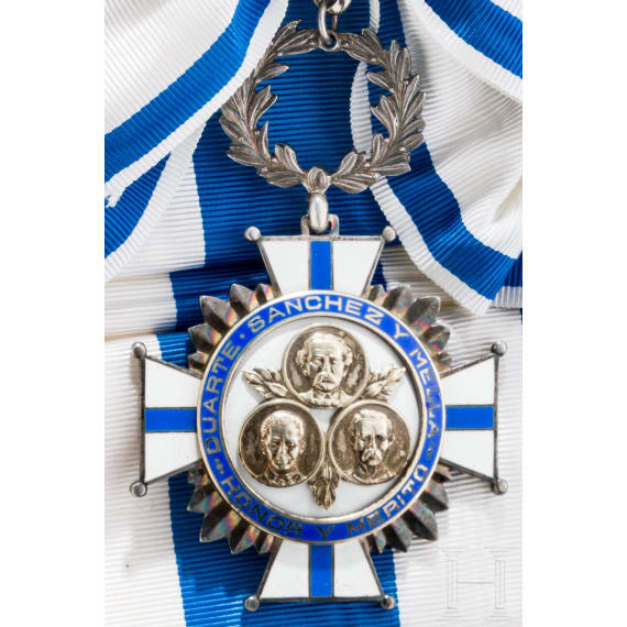 Order of Merit of Duarte, S&aacute;nchez and Mella ("Orden al M&eacute;rito de Duarte, S&aacute;nchez y Mella"), Grand Cross Class Set, Dominican Republic