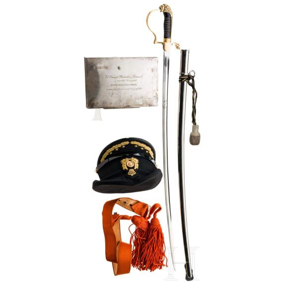 Major Holthuizen&rsquo;s military estate &ndash; visor cap, sabre, sash and cigar box