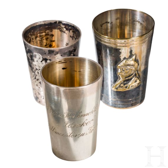 Elf silberne Objekte- Becher, Schnapsflaschen, 19./20. Jhdt.