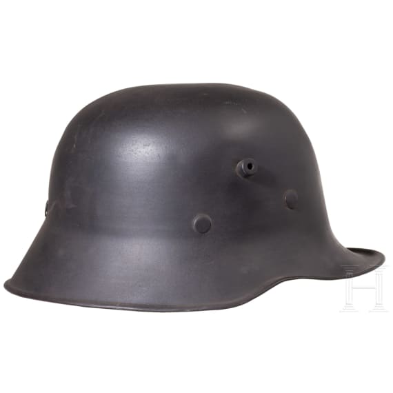 Stahlhelm, Visier und Patronentasche, 1 H&auml;lfte des 20. Jhdt.