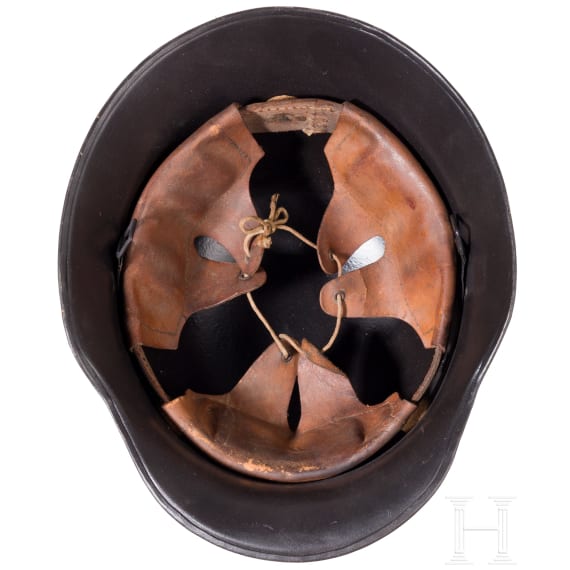 Stahlhelm, Visier und Patronentasche, 1 H&auml;lfte des 20. Jhdt.