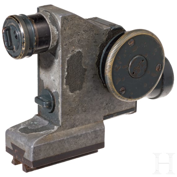 Stahlhelm, Visier und Patronentasche, 1 H&auml;lfte des 20. Jhdt.