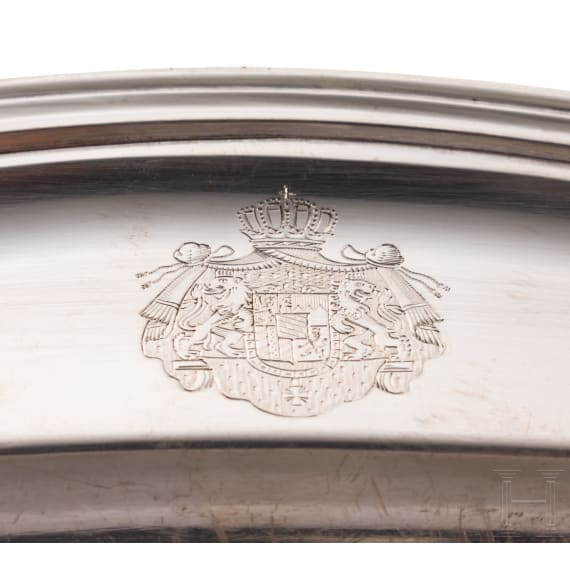 Silberne Servierplatte aus dem Tafelservice des Bayerischen K&ouml;nigshauses, um 1900