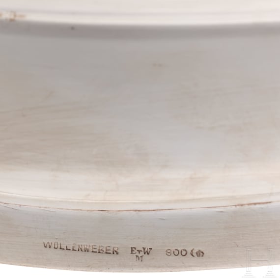 Silberne Servierplatte aus dem Tafelservice des Bayerischen K&ouml;nigshauses, um 1900