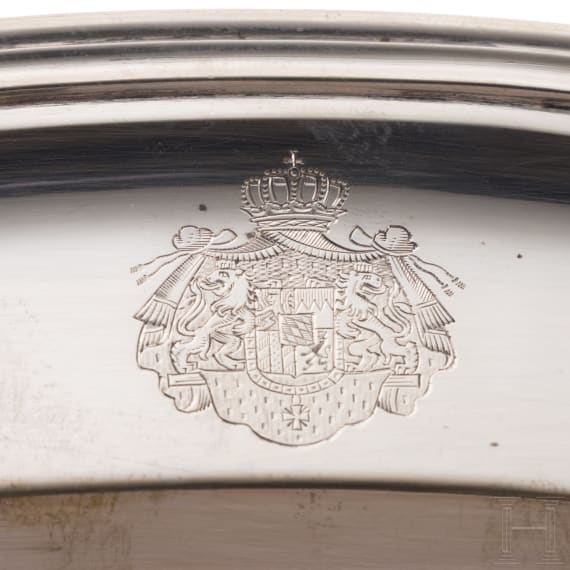 Gro&szlig;e silberne Servierplatte aus dem Tafelservice des Bayerischen K&ouml;nigshauses, um 1900
