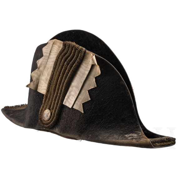 An early bicorne hat for civil servants and two shoulder pieces, 2nd half of the 19th century