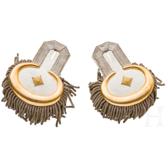 A pair of epaulettes for a lieutenant-colonel in the Royal Bavarian 7th Chevaulegers Regiment &ldquo;Prince Alfons&rdquo;