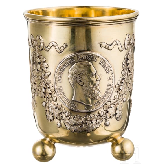 Silbervergoldeter M&uuml;nzbecher auf das Dreikaiserjahr 1888