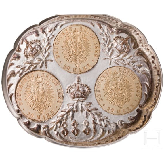 Edle Silberdose mit Goldm&uuml;nzen auf das Dreikaiserjahr 1888