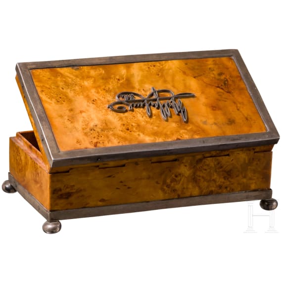 Kaiser Wilhelm II. - Geschenkdose aus Vogelaugenahorn mit Silberfassung