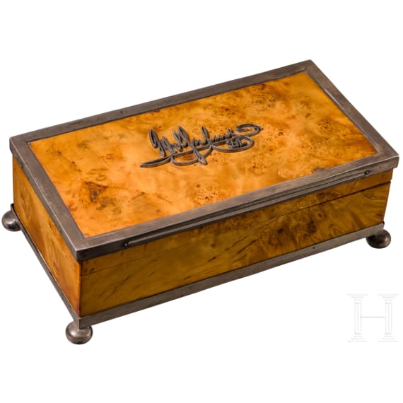 Kaiser Wilhelm II. - Geschenkdose aus Vogelaugenahorn mit Silberfassung