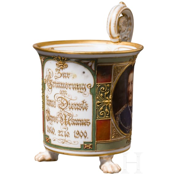Seltene KPM-Portraittasse &bdquo;Zur Erinnerung an treue Dienste Ihres Mannes 1819 - 27.10. - 1900&ldquo;