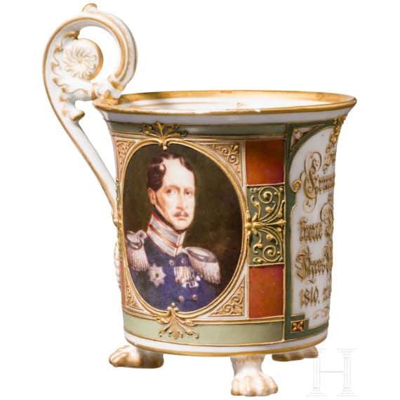 Seltene KPM-Portraittasse &bdquo;Zur Erinnerung an treue Dienste Ihres Mannes 1819 - 27.10. - 1900&ldquo;