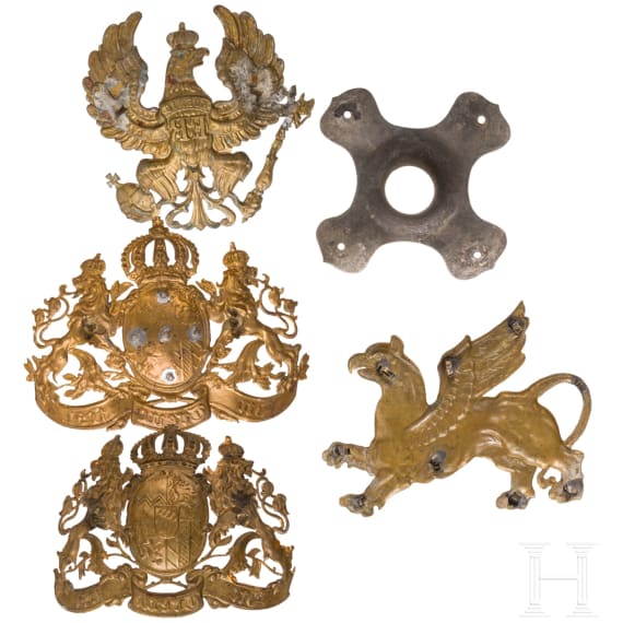 Kleine Sammlung Helmbeschl&auml;ge, um 1900