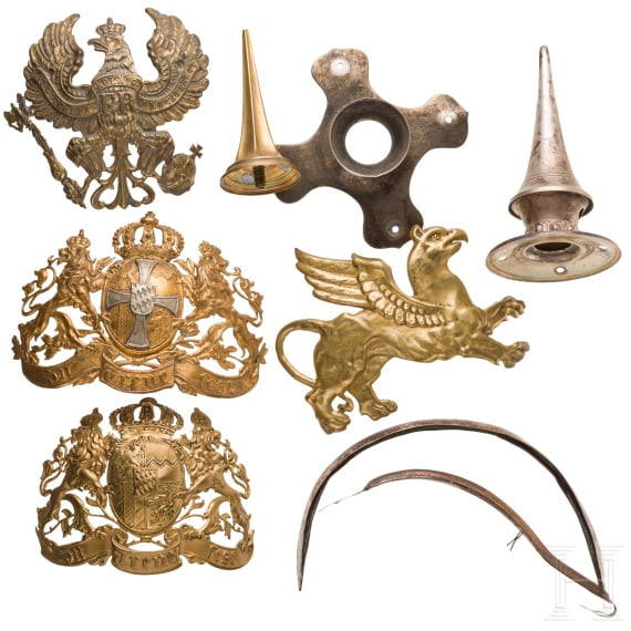Kleine Sammlung Helmbeschl&auml;ge, um 1900