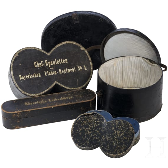 Kleine Sammlung Hut- und Effektenfutterale, um 1900