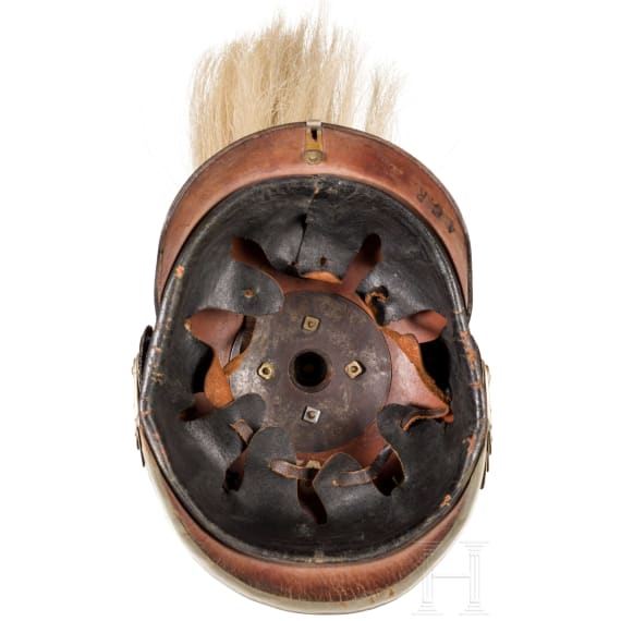 Helm eines Unteroffiziers im 1. Garde-Regiment zu Fu&szlig; in Paradeausf&uuml;hrung, um 1900