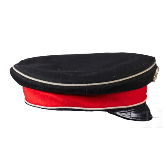 Schirmm&uuml;tze des preu&szlig;ischen 1. Leib-Husaren-Regiments mit Namensbezeichnung &bdquo;Mackensen&ldquo;