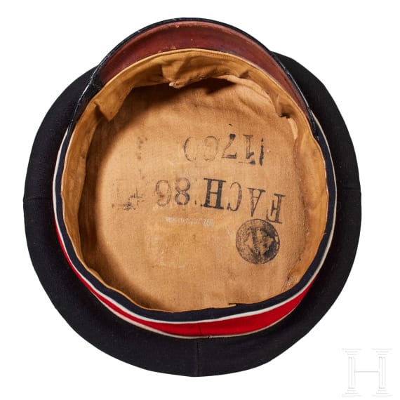 Schirmm&uuml;tze des preu&szlig;ischen 1. Leib-Husaren-Regiments mit Namensbezeichnung &bdquo;Mackensen&ldquo;