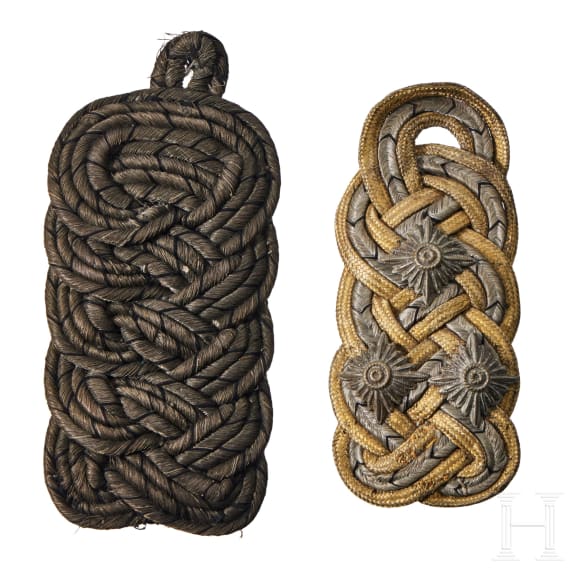 Einzelne Schulterst&uuml;cke eines preu&szlig;ischen Generalobersts und eines Majors im 1. Leib-Husaren Regiment 1