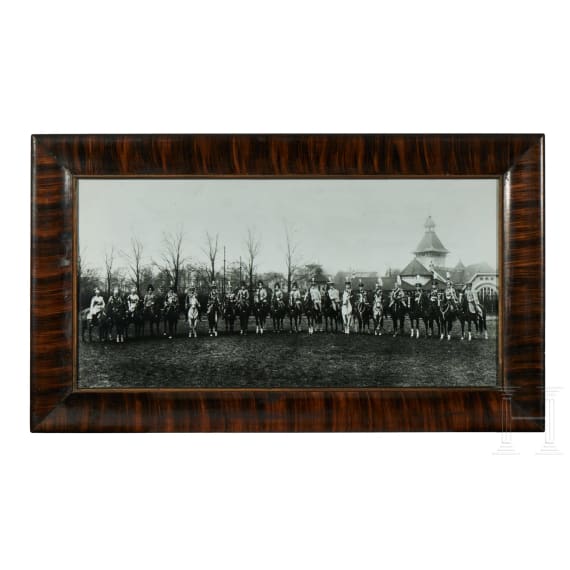 Reservistenbilder von einem Gefreiten des 1. Leib-Husaren-Regiments und von Offizieren der Reitschule