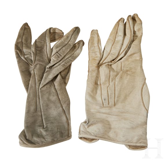 Prinzessin Viktoria Luise von Preu&szlig;en (1892 - 1980) - Schulterst&uuml;cke als Oberst des Leib-Husaren-Rgts., Handschuhe und Sch&auml;rpe