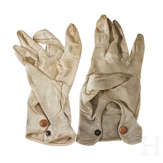 Prinzessin Viktoria Luise von Preu&szlig;en (1892 - 1980) - Schulterst&uuml;cke als Oberst des Leib-Husaren-Rgts., Handschuhe und Sch&auml;rpe