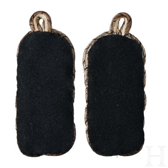 Prinzessin Viktoria Luise von Preu&szlig;en (1892 - 1980) - Schulterst&uuml;cke als Oberst des Leib-Husaren-Rgts., Handschuhe und Sch&auml;rpe