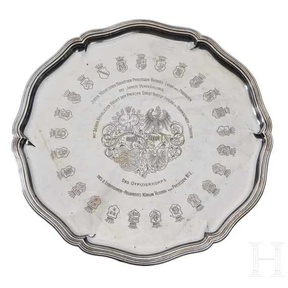 Prinzessin Viktoria Luise von Preu&szlig;en (1892 - 1980) - silberner Geschenkteller des Offizierskorps des 2. Leibhusaren Rgts. zu ihrer Verm&auml;hlung 1913