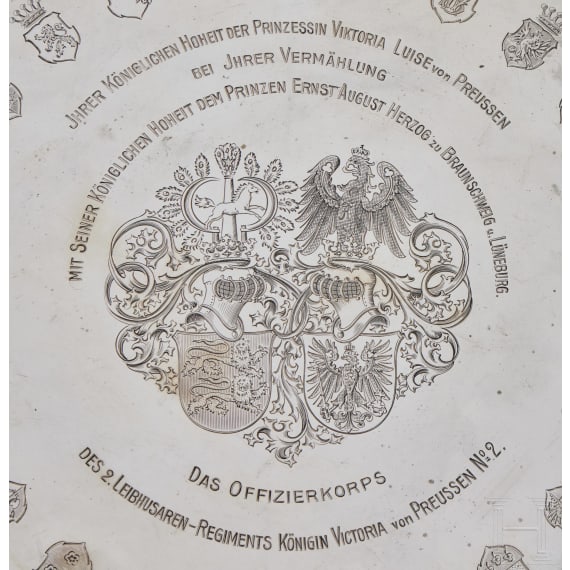 Prinzessin Viktoria Luise von Preu&szlig;en (1892 - 1980) - silberner Geschenkteller des Offizierskorps des 2. Leibhusaren Rgts. zu ihrer Verm&auml;hlung 1913