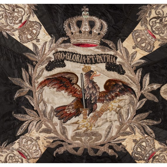 Standarte mit Fahnenspitze und -stange des 2. Leib-Husaren-Regiments &bdquo;K&ouml;nigin Viktoria von Preu&szlig;en&ldquo; Nr. 2