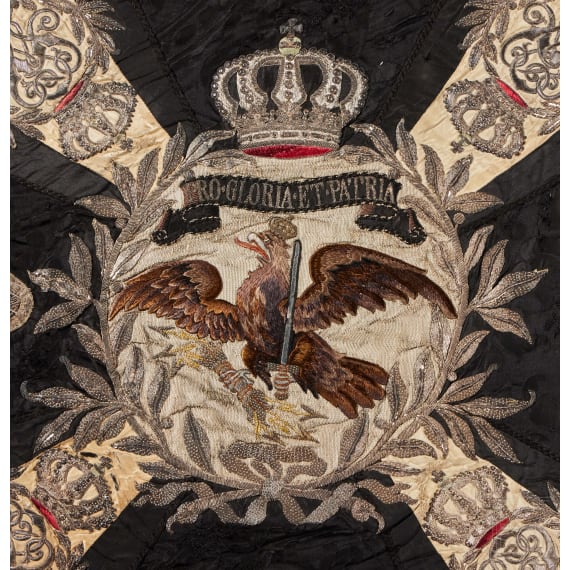 Standarte mit Fahnenspitze und -stange des 2. Leib-Husaren-Regiments &bdquo;K&ouml;nigin Viktoria von Preu&szlig;en&ldquo; Nr. 2