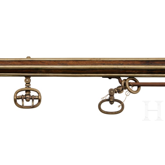 Standarte mit Fahnenspitze und -stange des 2. Leib-Husaren-Regiments &bdquo;K&ouml;nigin Viktoria von Preu&szlig;en&ldquo; Nr. 2