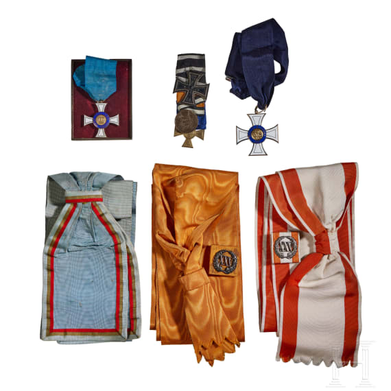 Kleine Sammlung von Sch&auml;rpen und Auszeichnungen