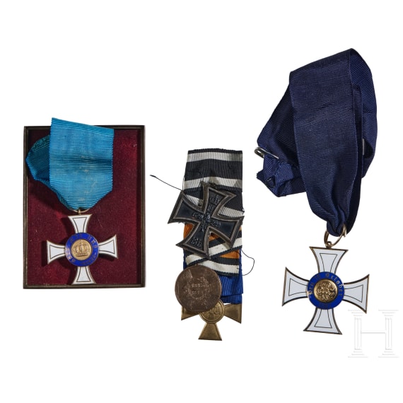 Kleine Sammlung von Sch&auml;rpen und Auszeichnungen