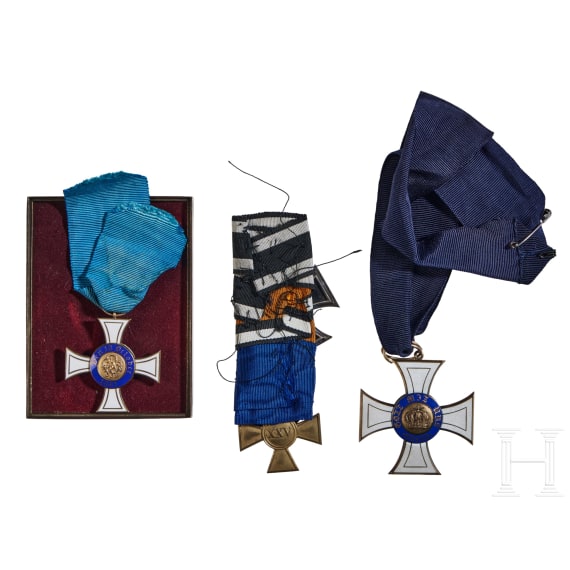 Kleine Sammlung von Sch&auml;rpen und Auszeichnungen