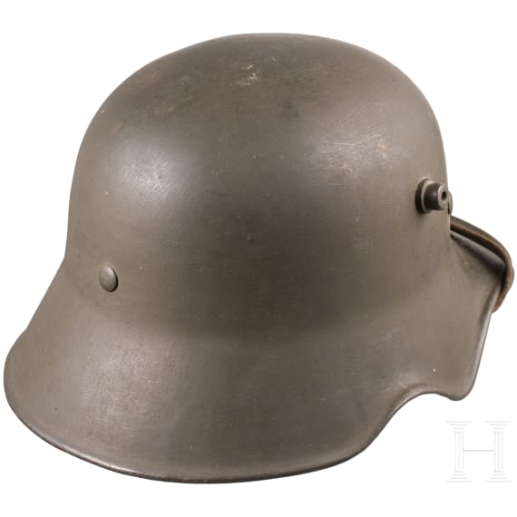 Stahlhelm M 18 mit Ohrenausschnitt